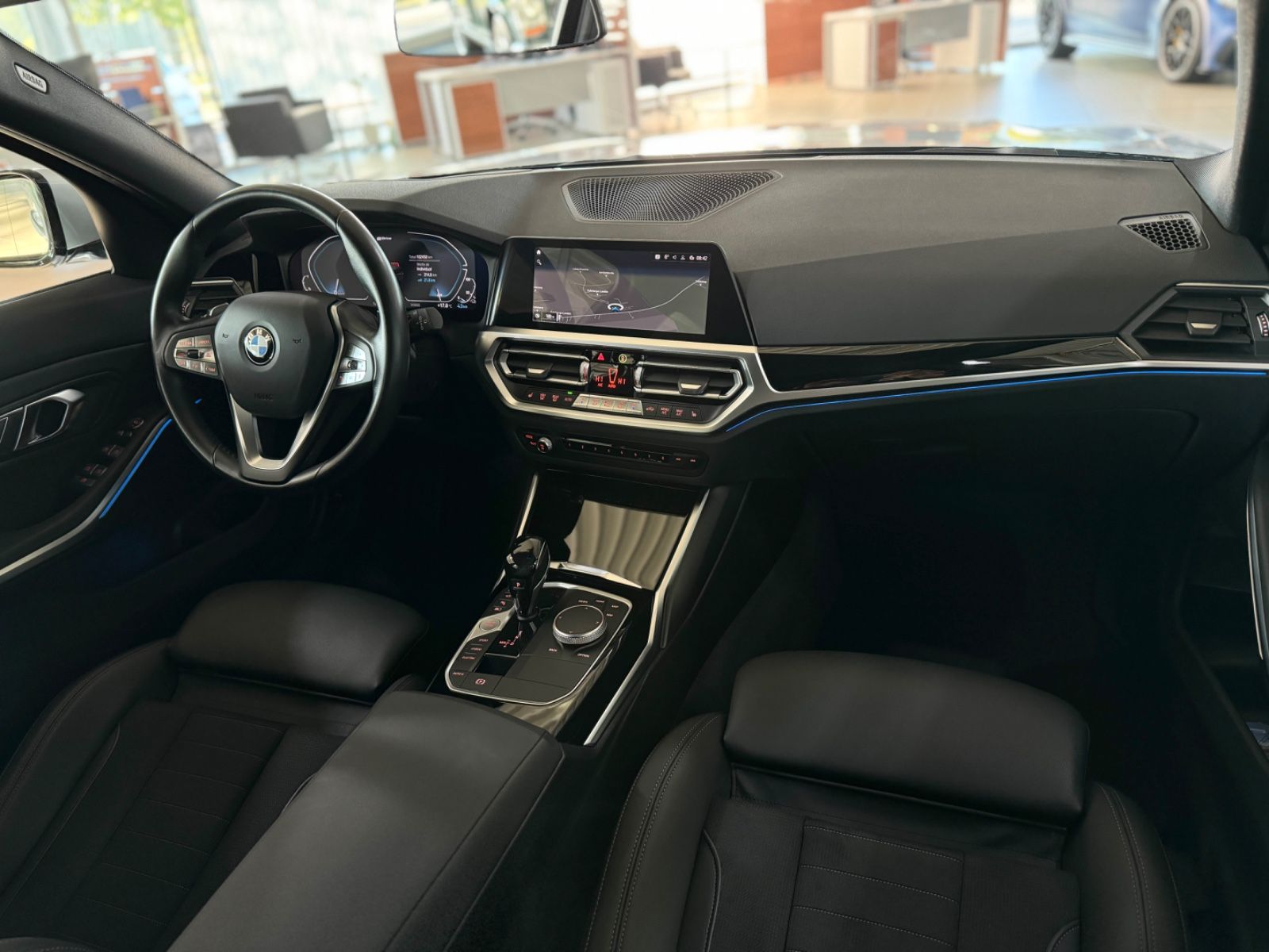 Fahrzeugabbildung BMW 320e xD Sport Line ACC Komfort HUD 360°Laser DAB