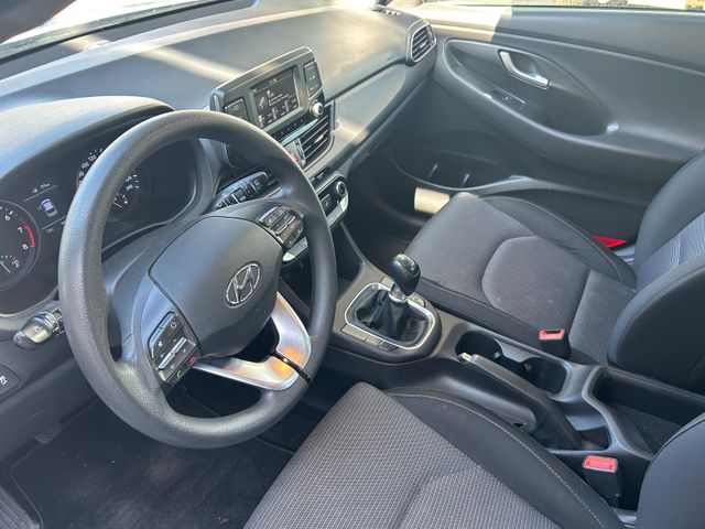 Fahrzeugabbildung Hyundai i30 + NaviZB+Klima+Allwetter+BT+Tempomat+USB+LED