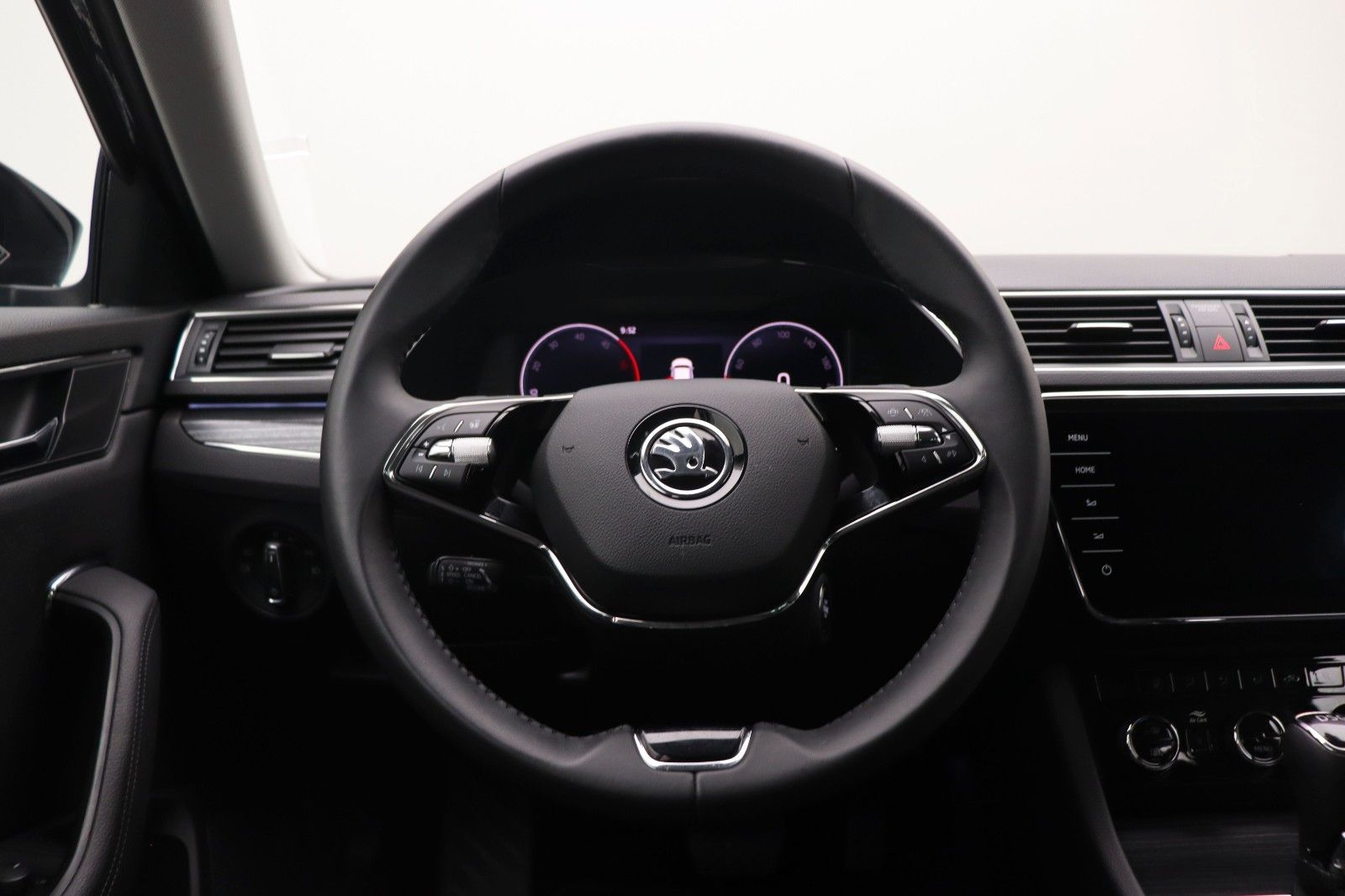 Fahrzeugabbildung SKODA Superb Combi 2.0 TDI Premium Edition Standheiz.