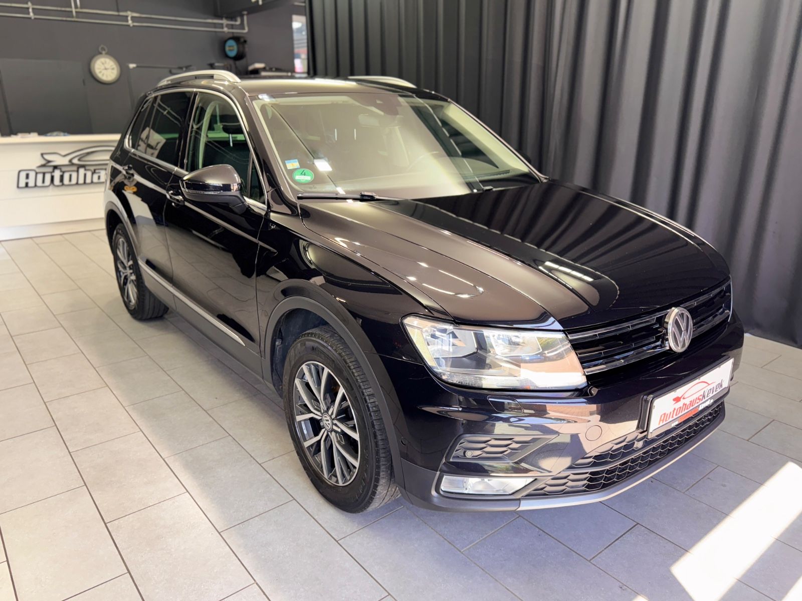 Fahrzeugabbildung Volkswagen Tiguan Comfortline 4Motion|NAVI|KAMERA|1.HAND
