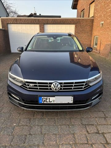 VW Passat 2.0 TDI R-LINE 140kW Highline Varian...