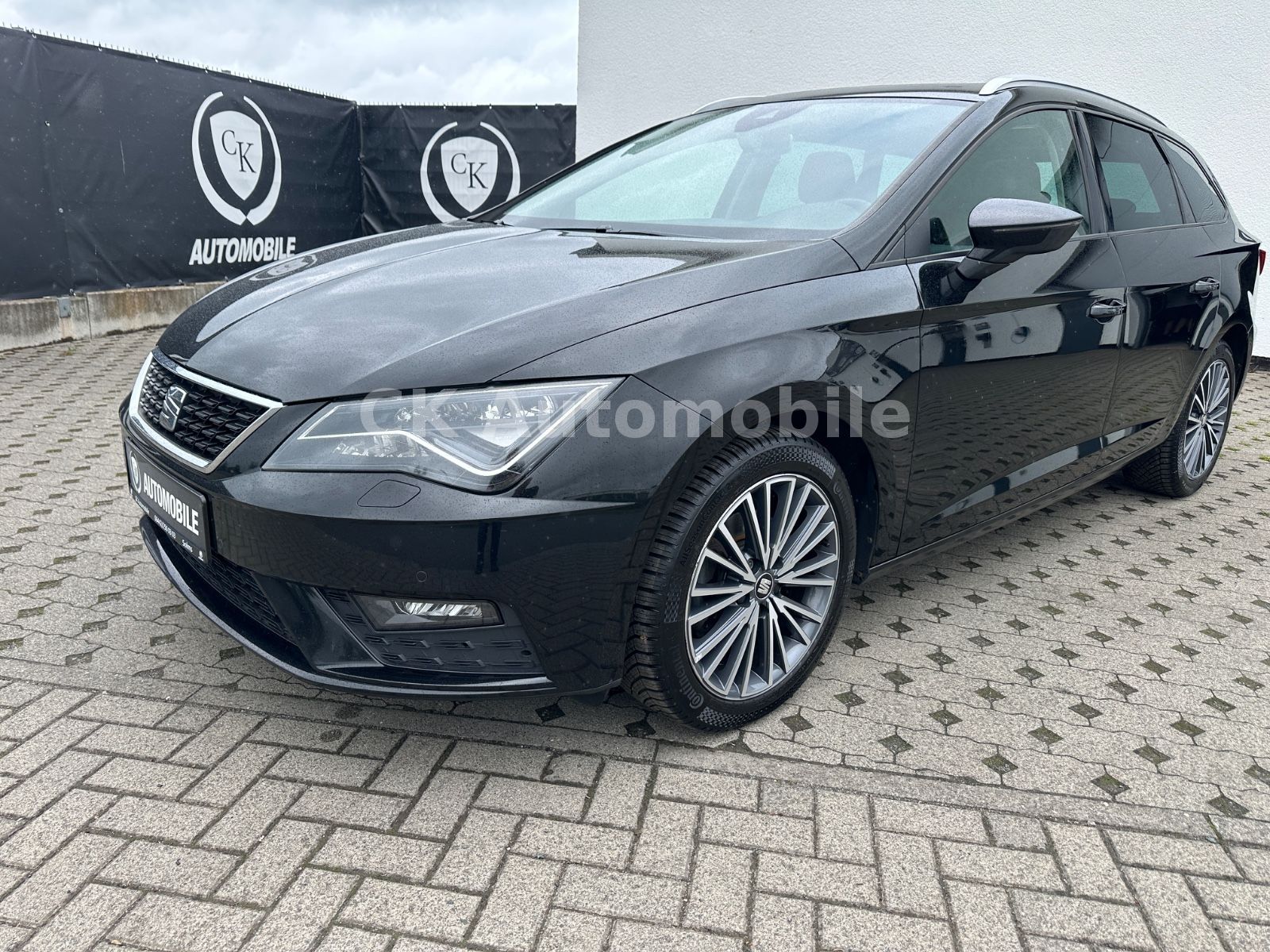 Fahrzeugabbildung SEAT Leon ST Style Automatik/Navi/Pano/Klimaa/LED/AHK