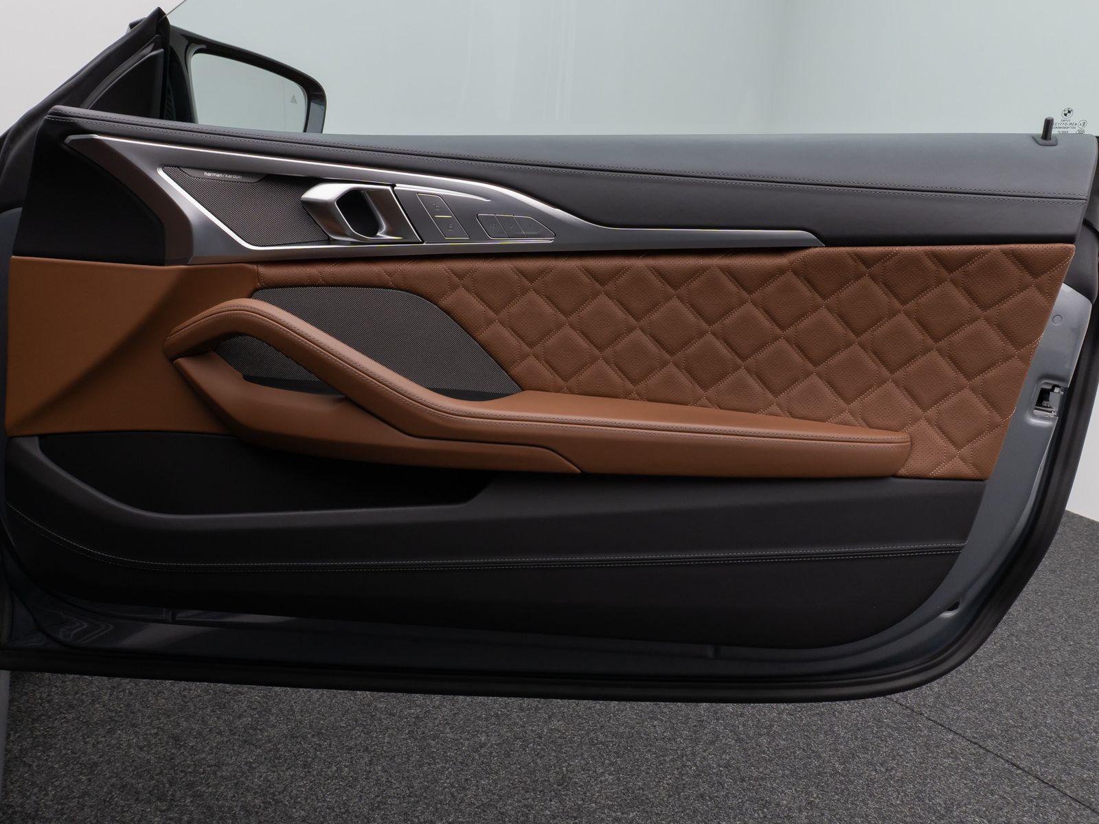 Fahrzeugabbildung BMW M8 Competition xD Coupé 360°Laser SoftCl DispKey