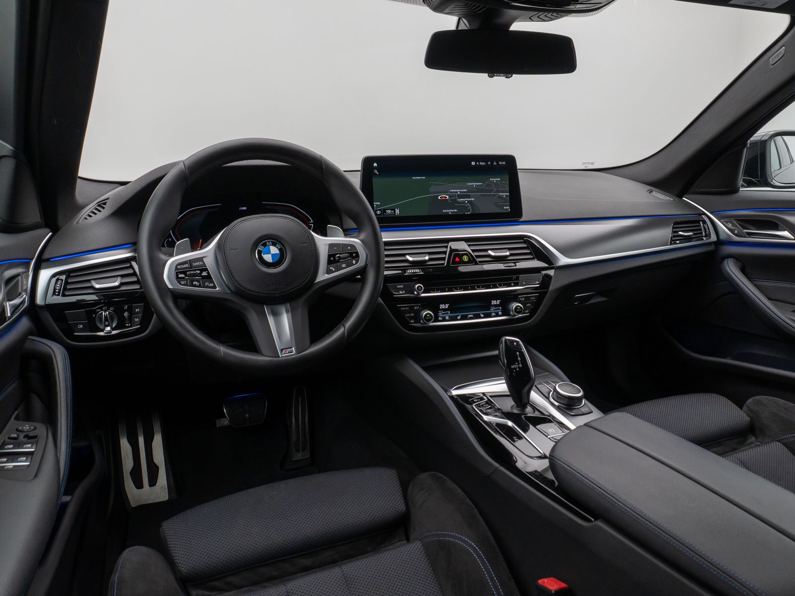 Fahrzeugabbildung BMW 520d xD M Sport Kamera HUD DAB HiFi Stop&Go AHK