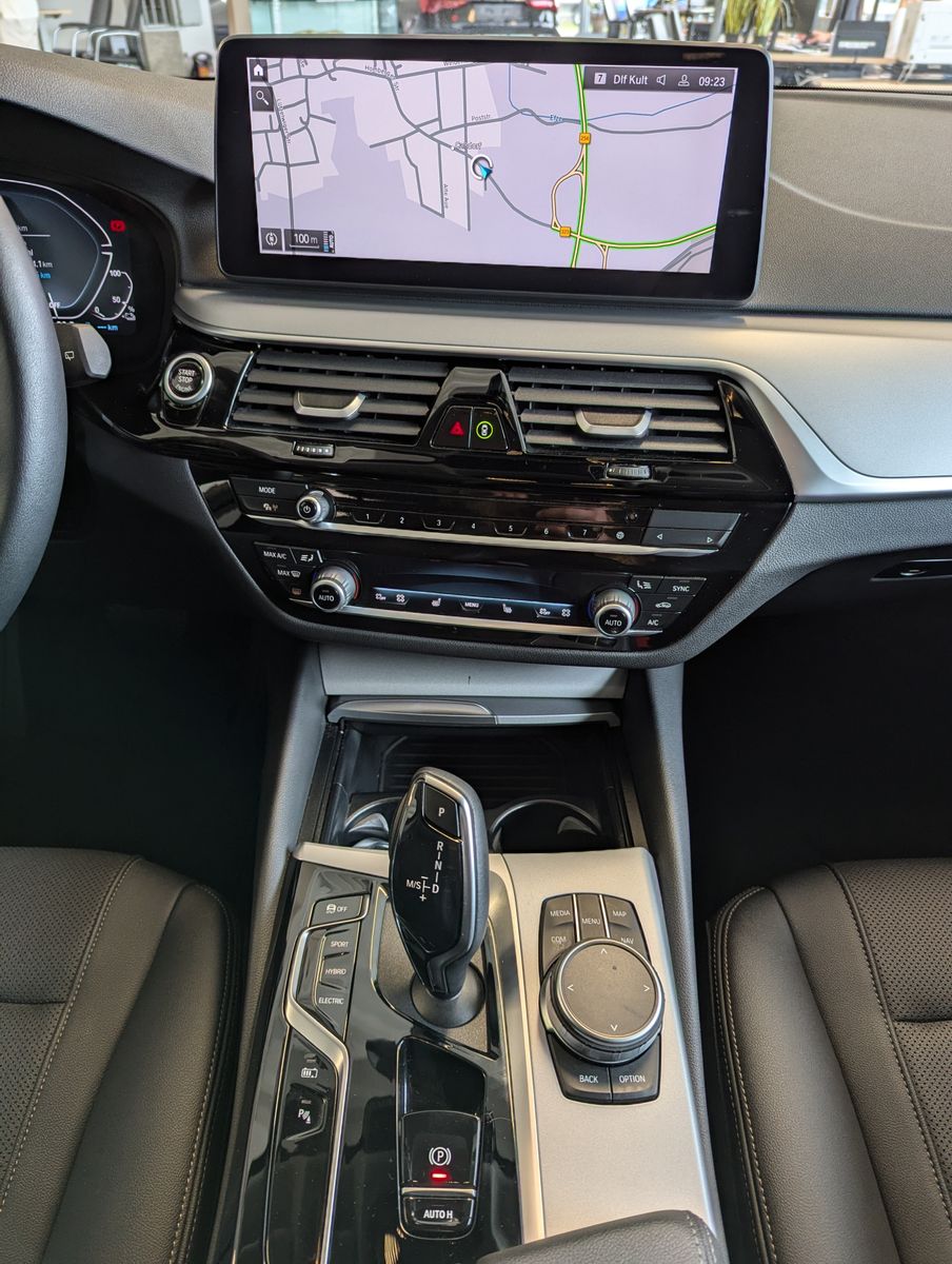 BMW 530 e Frozen-Dark Shadow LED Kamera AHK 4-Zonen - Image 23
