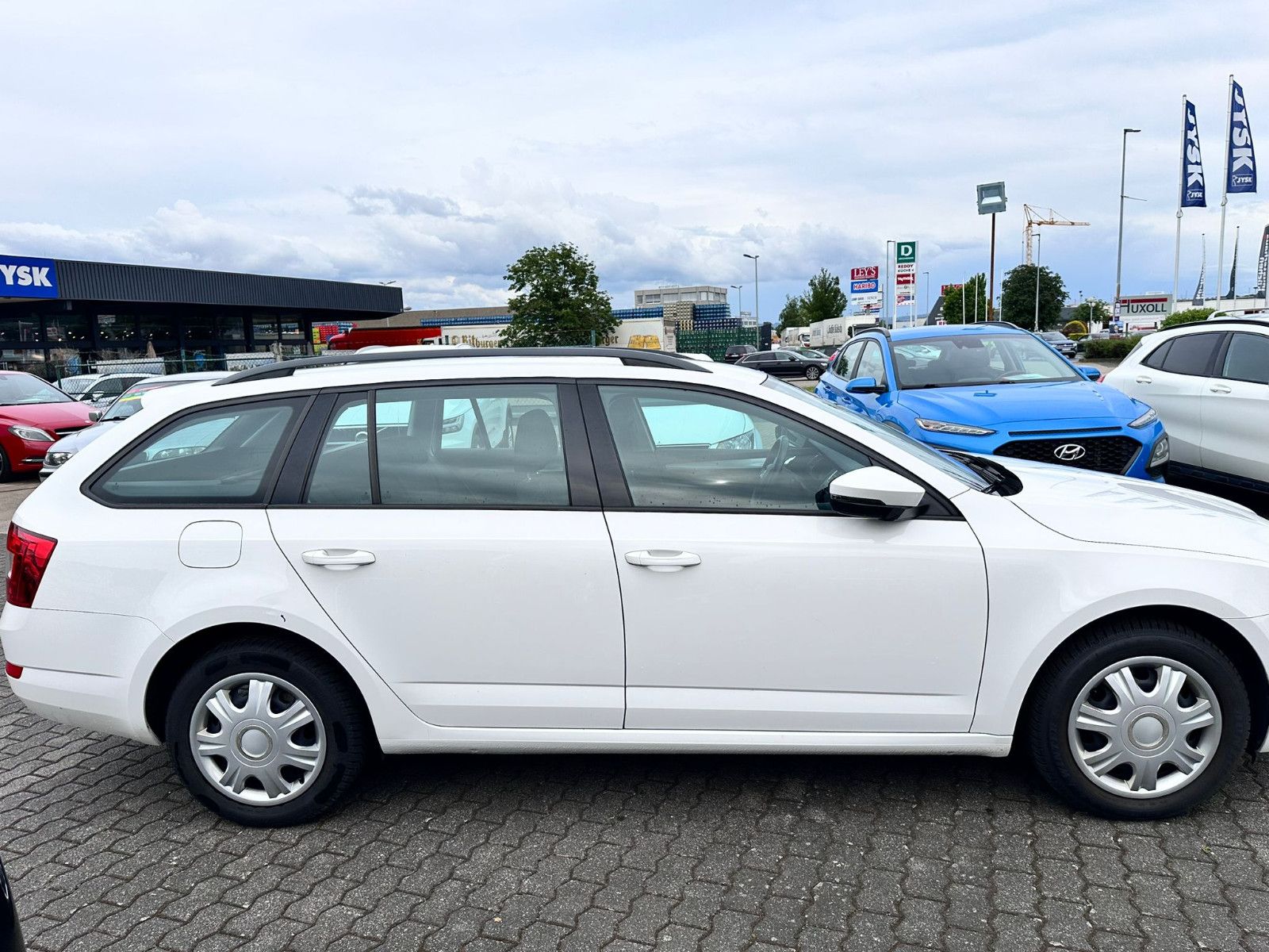 Fahrzeugabbildung SKODA Octavia Combi Ambition / NAVI / MWST AUSWEIßBAR