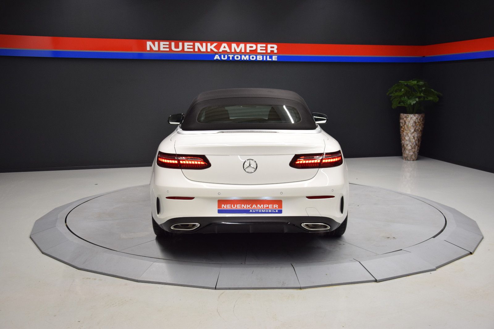 Fahrzeugabbildung Mercedes-Benz E 200 Cabrio 1.Hand AMG LED NAVI Ambiente Leder