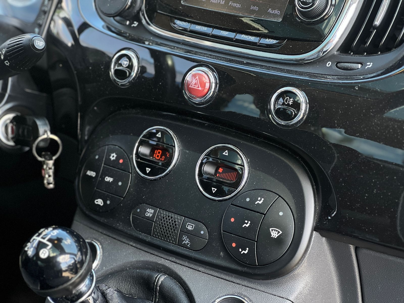 Fahrzeugabbildung Fiat 500 Lim. Lounge PANO KLIMA ALU TEMP