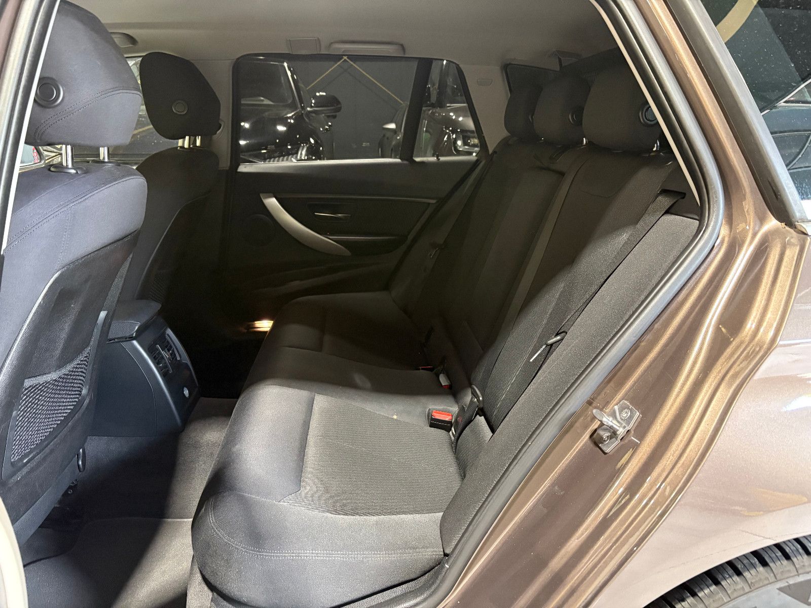 Fahrzeugabbildung BMW 325 Baureihe 3 Touring 325 d/NAVI/PDC/SHZ/KLIMA/