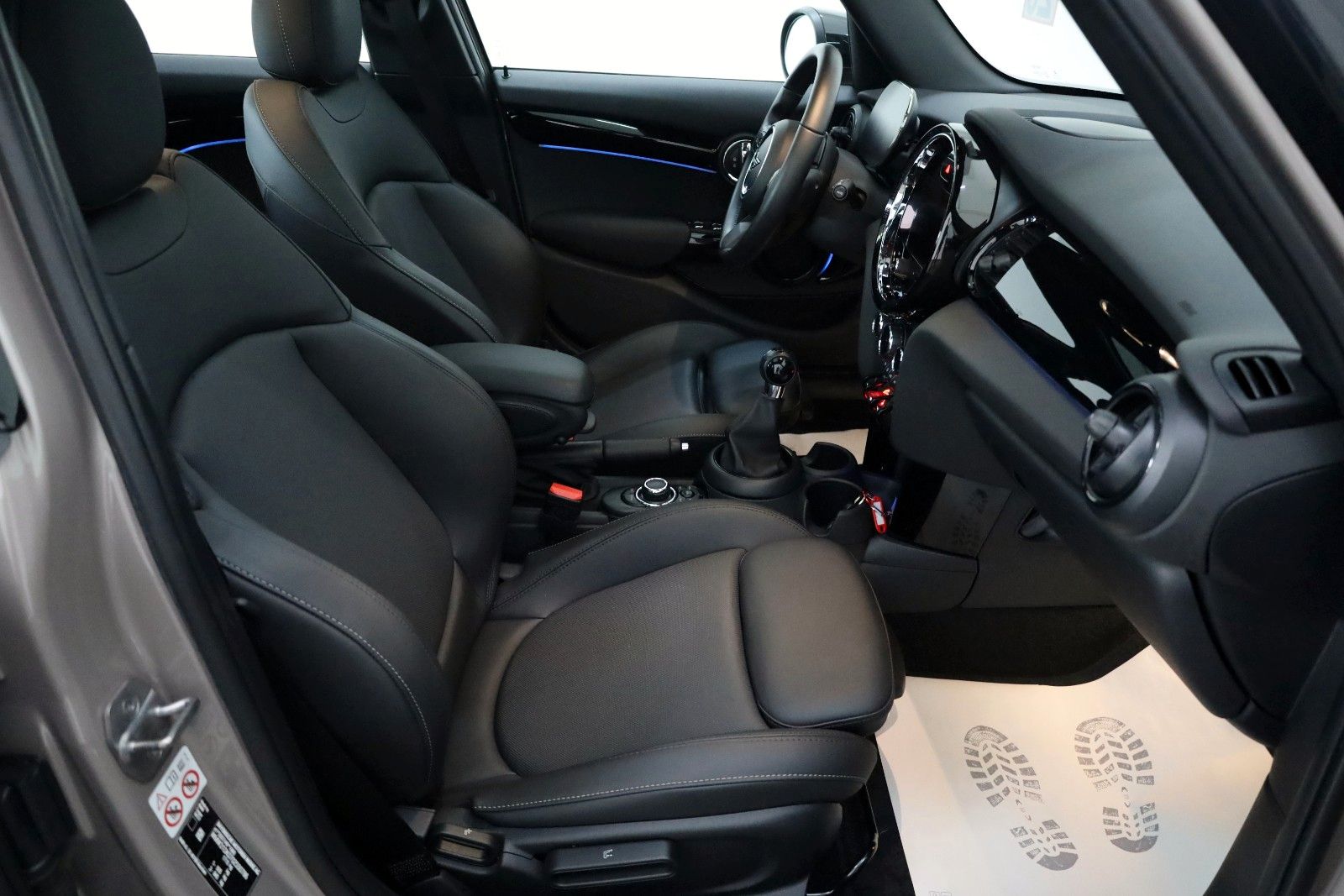 Fahrzeugabbildung MINI COOPER Mini 5-trg,Leder,Navi,Panorama,LED