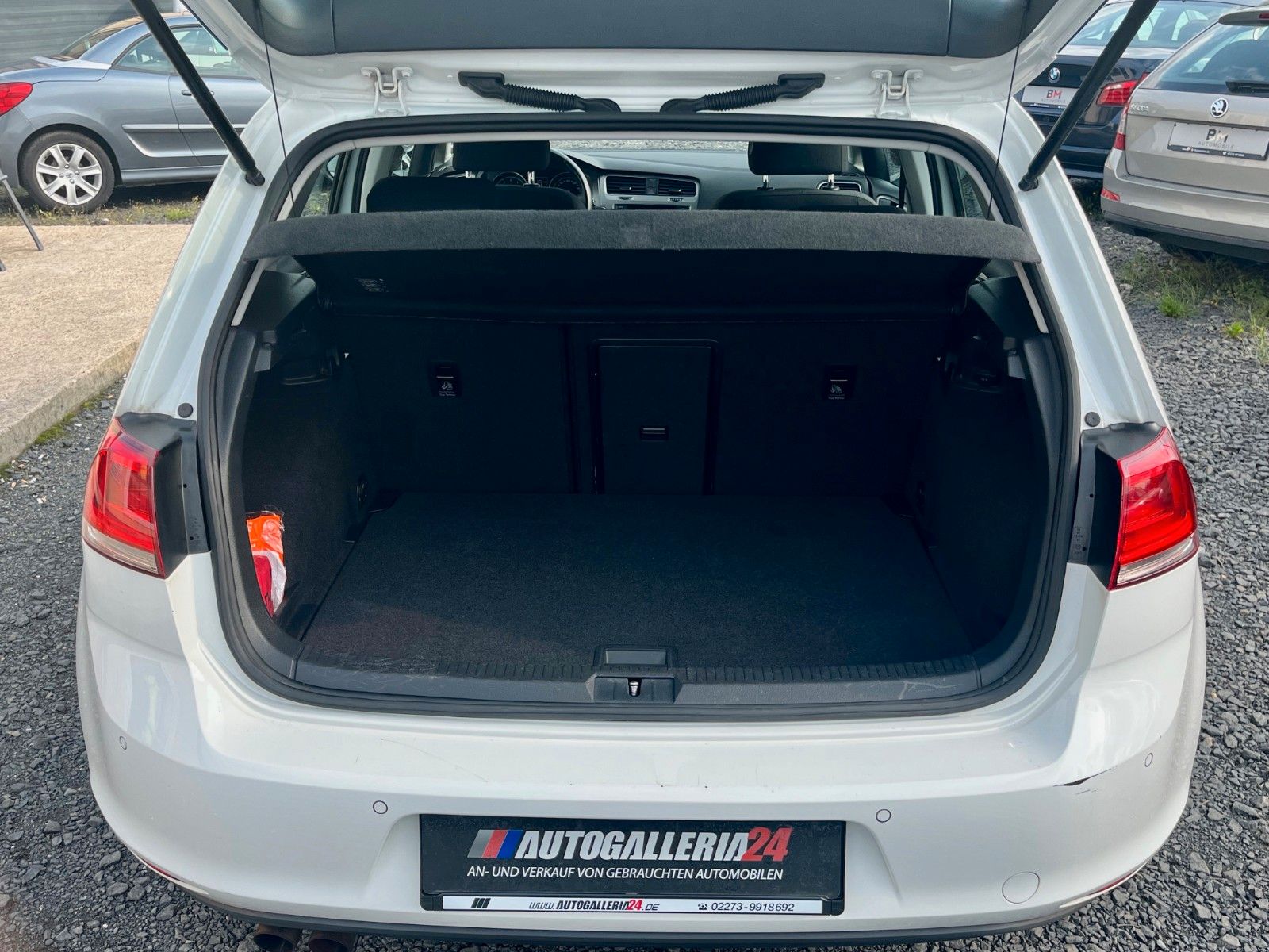 Fahrzeugabbildung Volkswagen Golf VII 1.4 TSI Comfort Navi *ZAHNRIEMEN NEU*