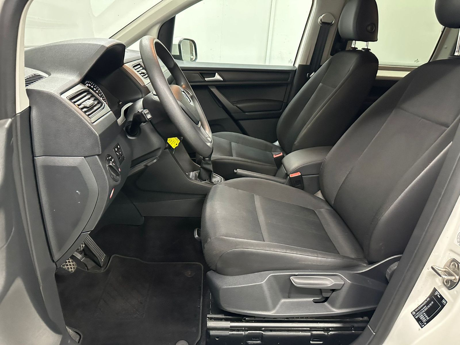 Fahrzeugabbildung Volkswagen Caddy Maxi 2,0TDI 5-Sitzer*AHK*TEMPO*NAVI*