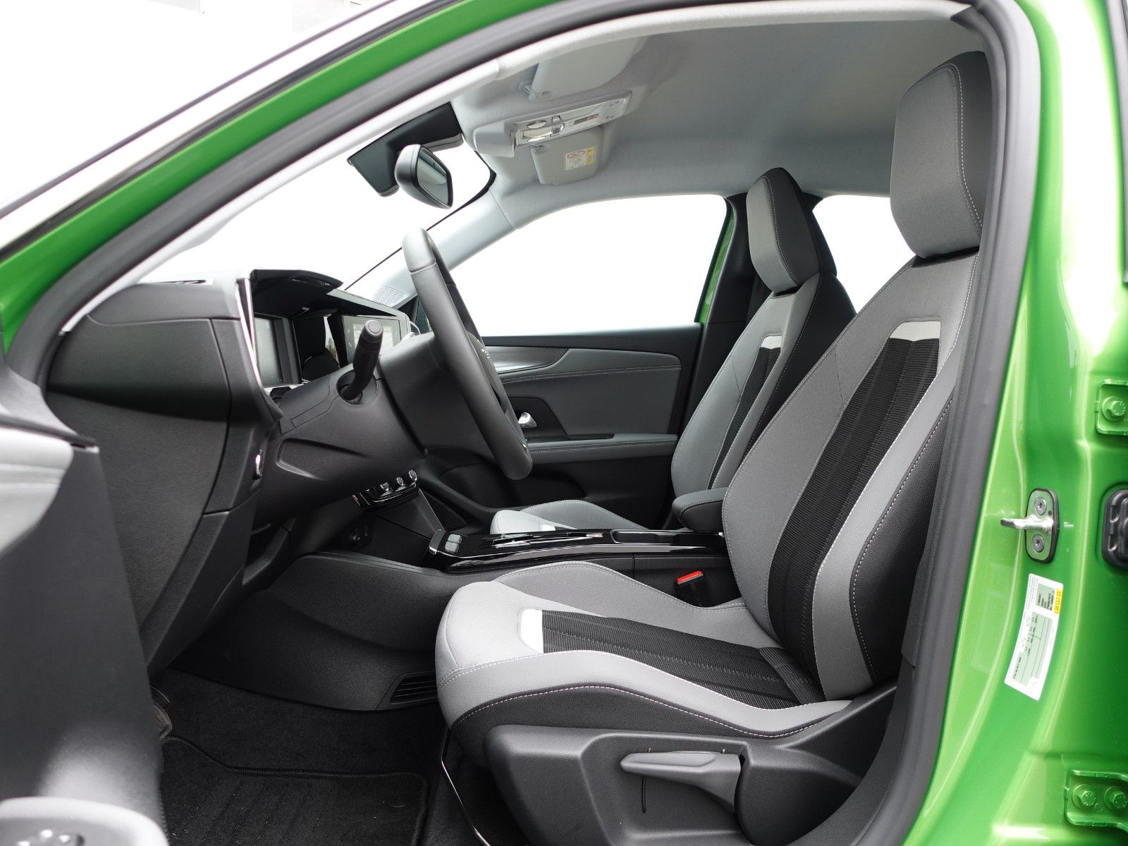 Fahrzeugabbildung Opel Mokka Elegance Electric 11kWOnBoard-Charger Navi