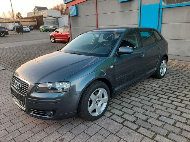 Audi A3 1.6 FSI Attraction Sportback / 8 fach bereift