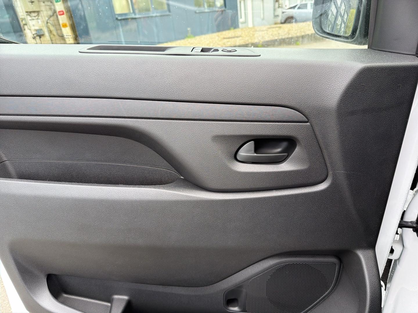 Peugeot Expert Kasten 2.0D Worksite-Paket Holzboden und 