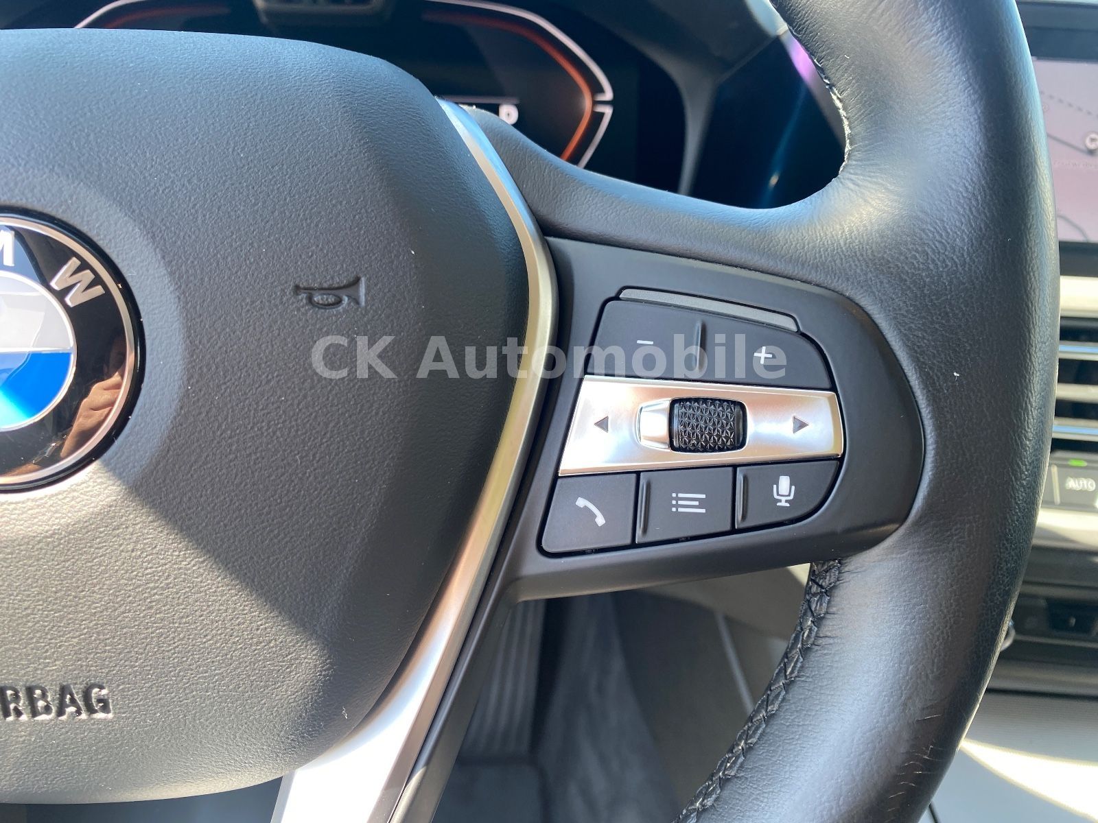Fahrzeugabbildung BMW 318d Touring Advantage/LiveCockpit/Navi/Laser/AH