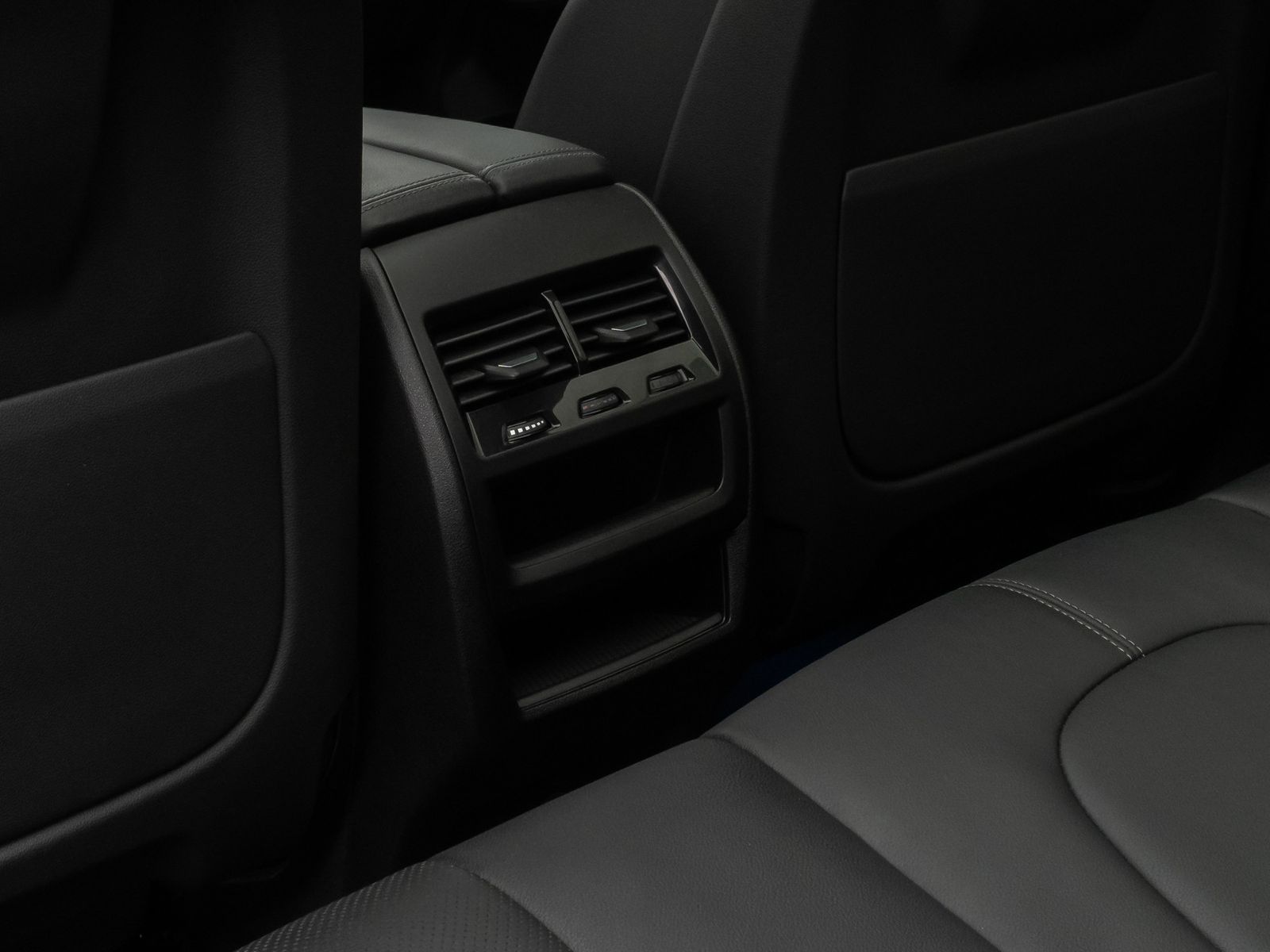 Fahrzeugabbildung BMW X5 xD45e M Sport B&W Kamera DAB Panorama Alarm