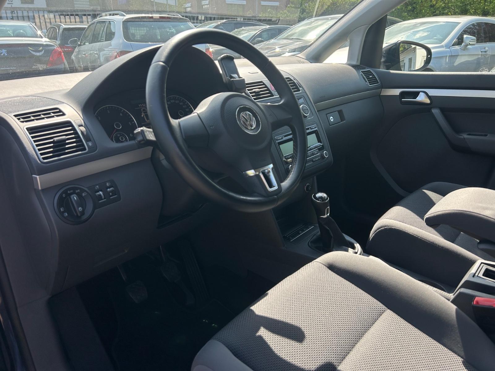 Volkswagen Touran 2015 — photo 10