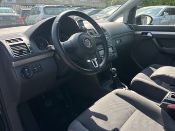 Volkswagen Touran - 10
