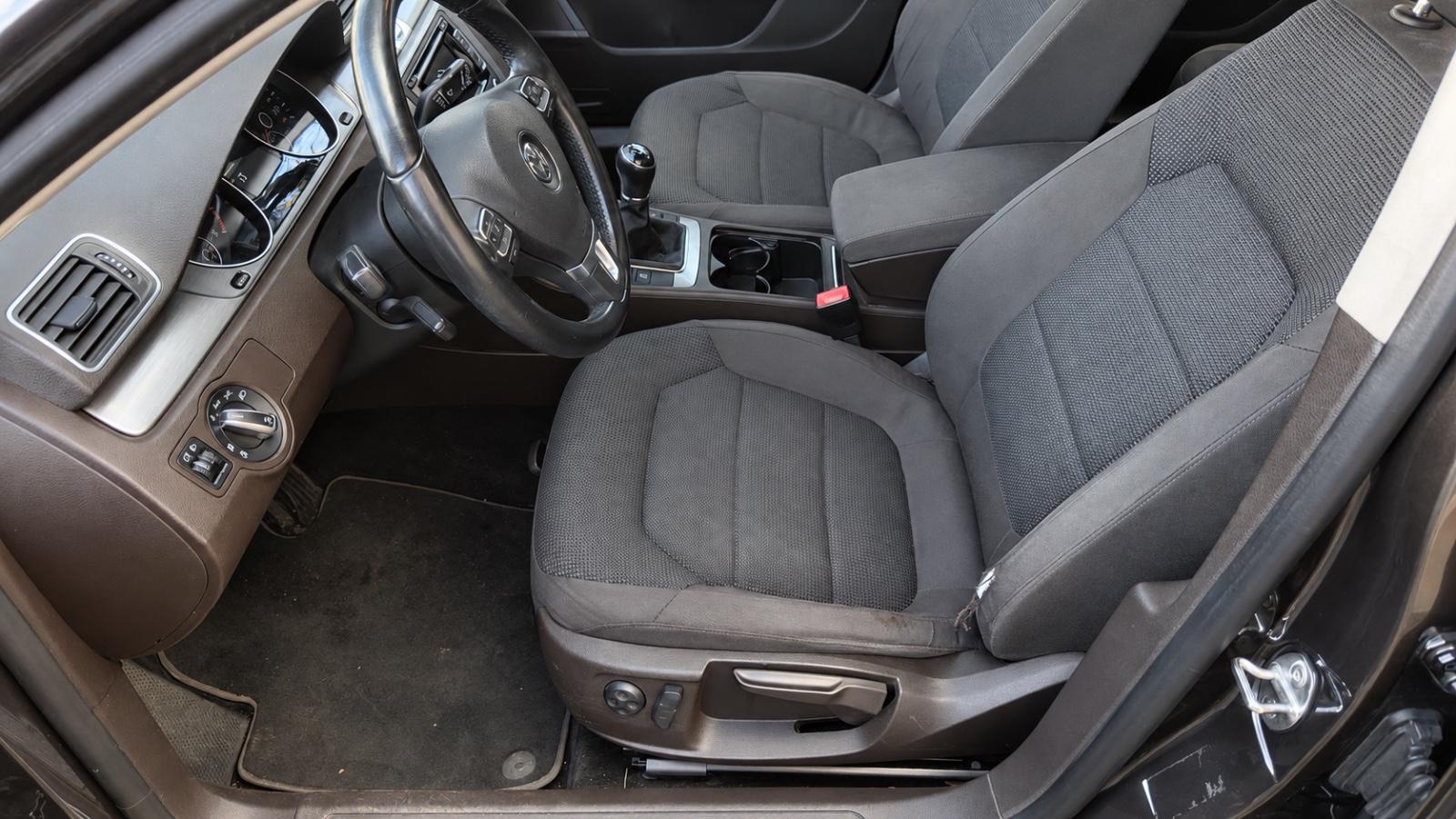 Volkswagen Passat 2013 — photo 11