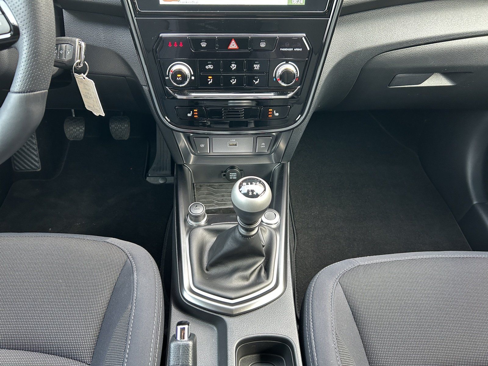 Fahrzeugabbildung Ssangyong Tivoli Fizz 1.5 T-GDI KAMERA/SHZ/NAVI/PDC/DAB/