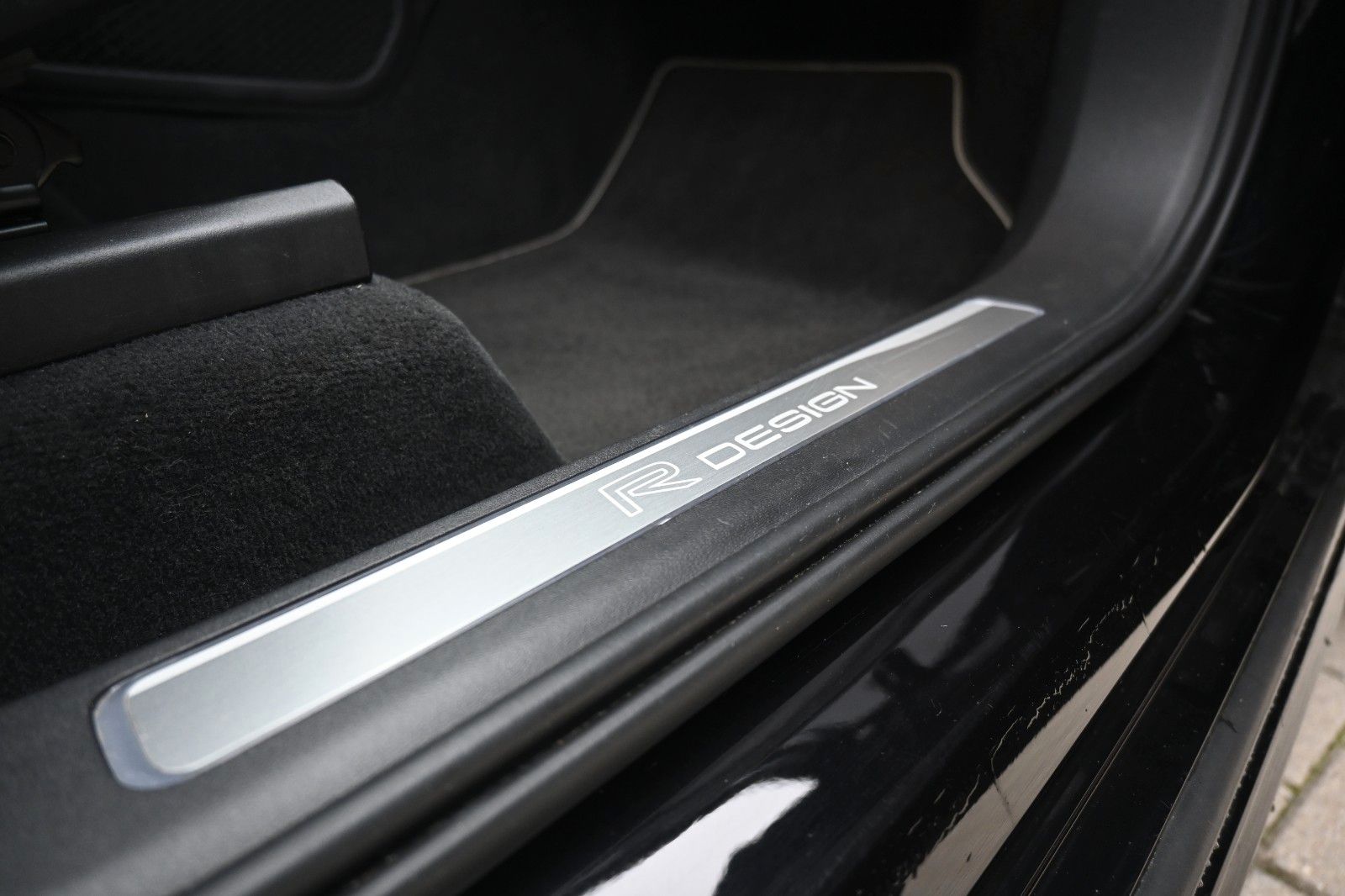 Fahrzeugabbildung Volvo XC90 D5 AWD*R Design*LUFT*PANO*7Si*LED
