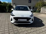 Hyundai i10 Trend AUT SHZ NAV BT KAM ALU - Hyundai i10 mit Benzin-Antrieb: Automatik