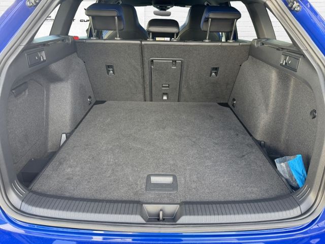 Fahrzeugabbildung Volkswagen Golf Variant R 2.0 TSI 4MOTION 320 PS DSG