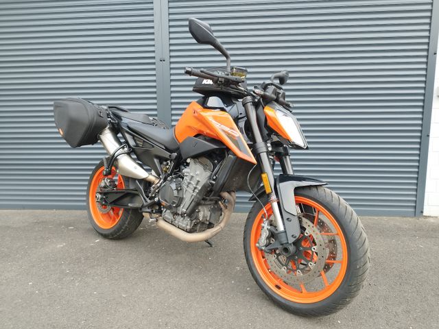 KTM 790 Duke Taschen Tankrucksack USB