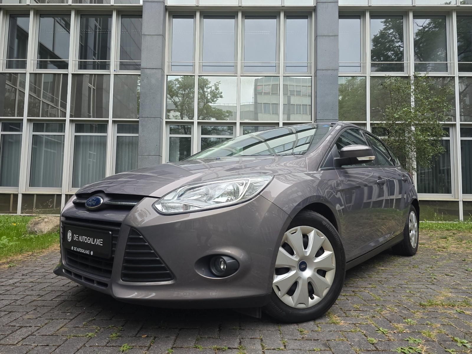 Ford Focus Lim. 1.6 Aut. NAVI SHZ PDC KLIMAAUT BT