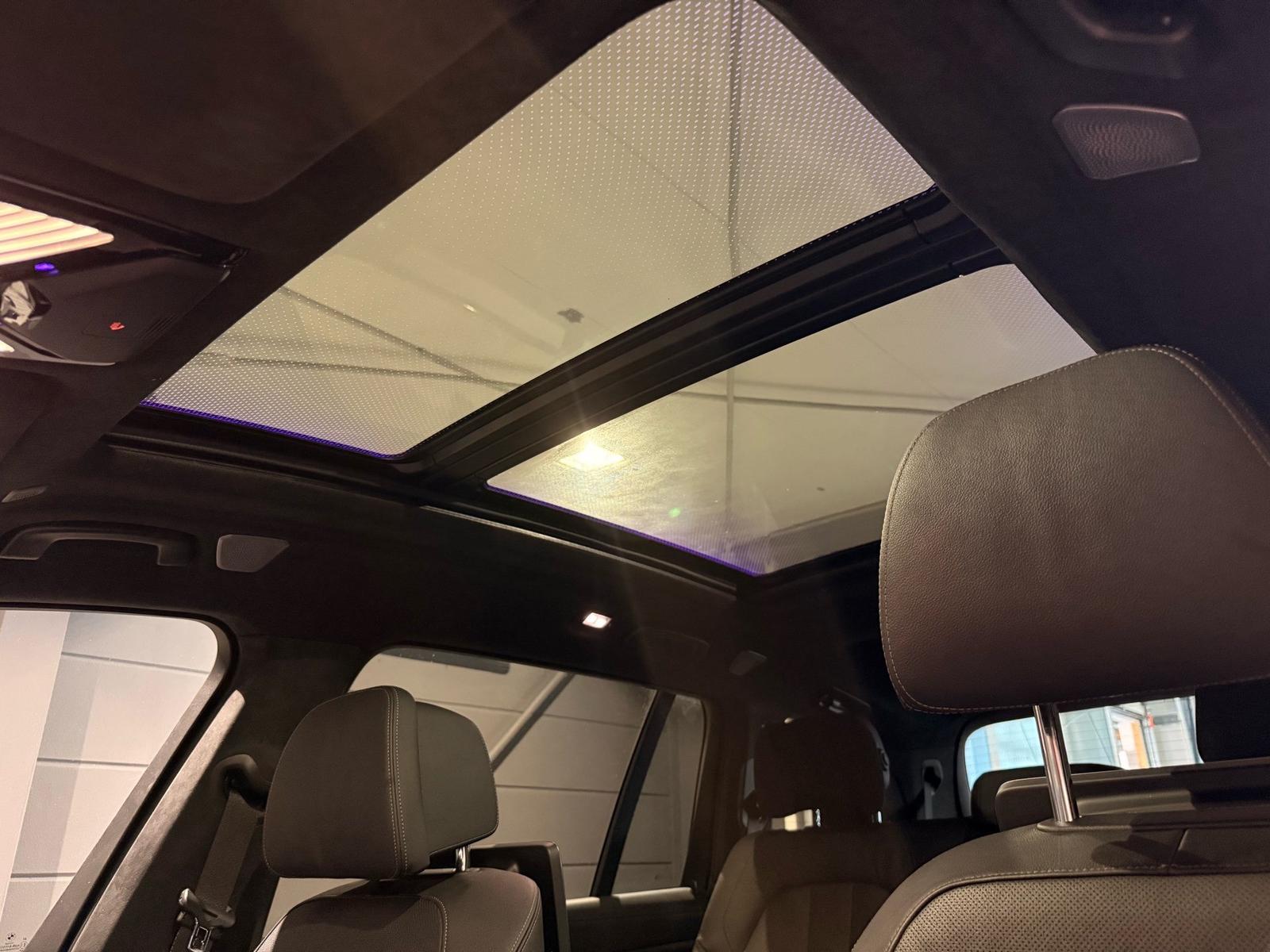 BMW X7 M50d M Sport Pro "22" B&W – 17
