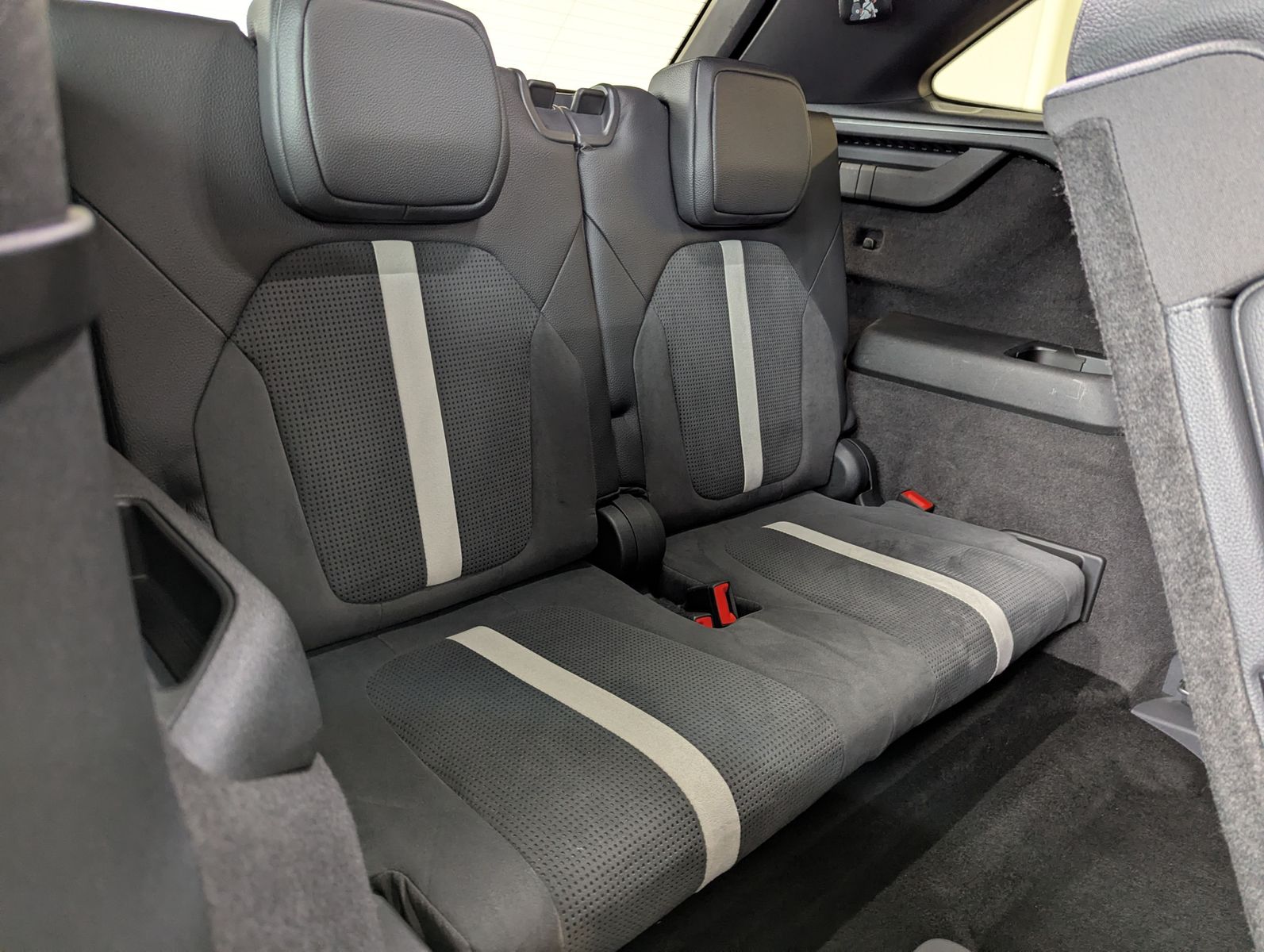 Fahrzeugabbildung SKODA Kodiaq 2.0 TDI Sportline 7-Sitze ACC Memory 20"