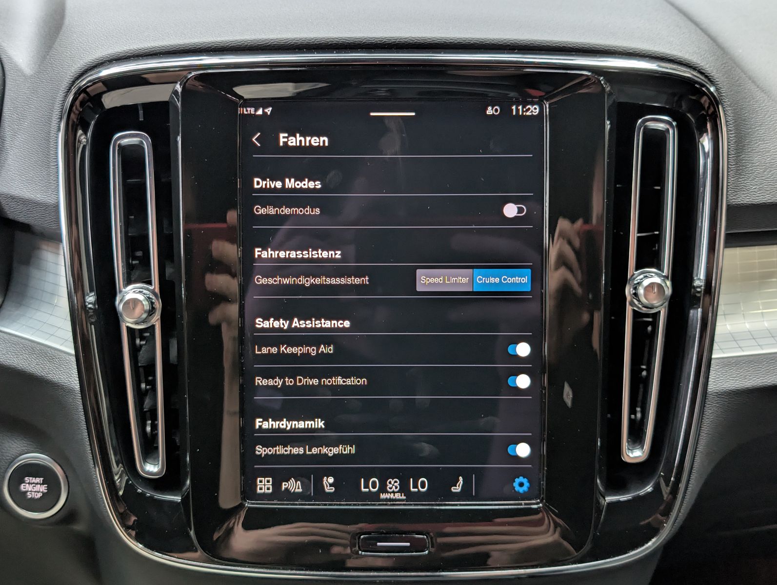 Fahrzeugabbildung Volvo XC40 B3 Core Winter-Pk. LED*VC*KEYLESS*SOUND*18"
