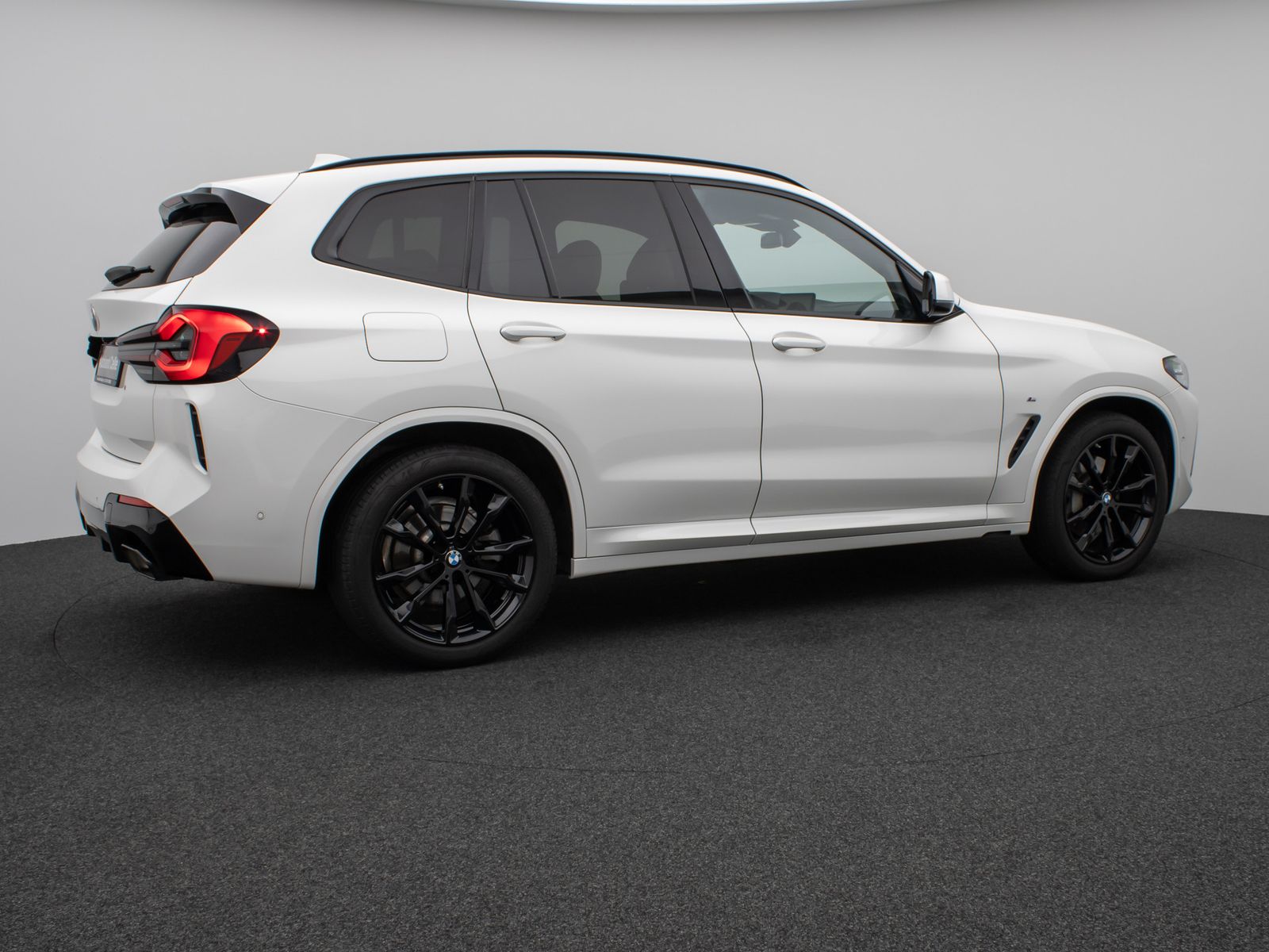 Fahrzeugabbildung BMW X3 xD30d M Sport Kamera DAB HiFi AHK Komfort 20"
