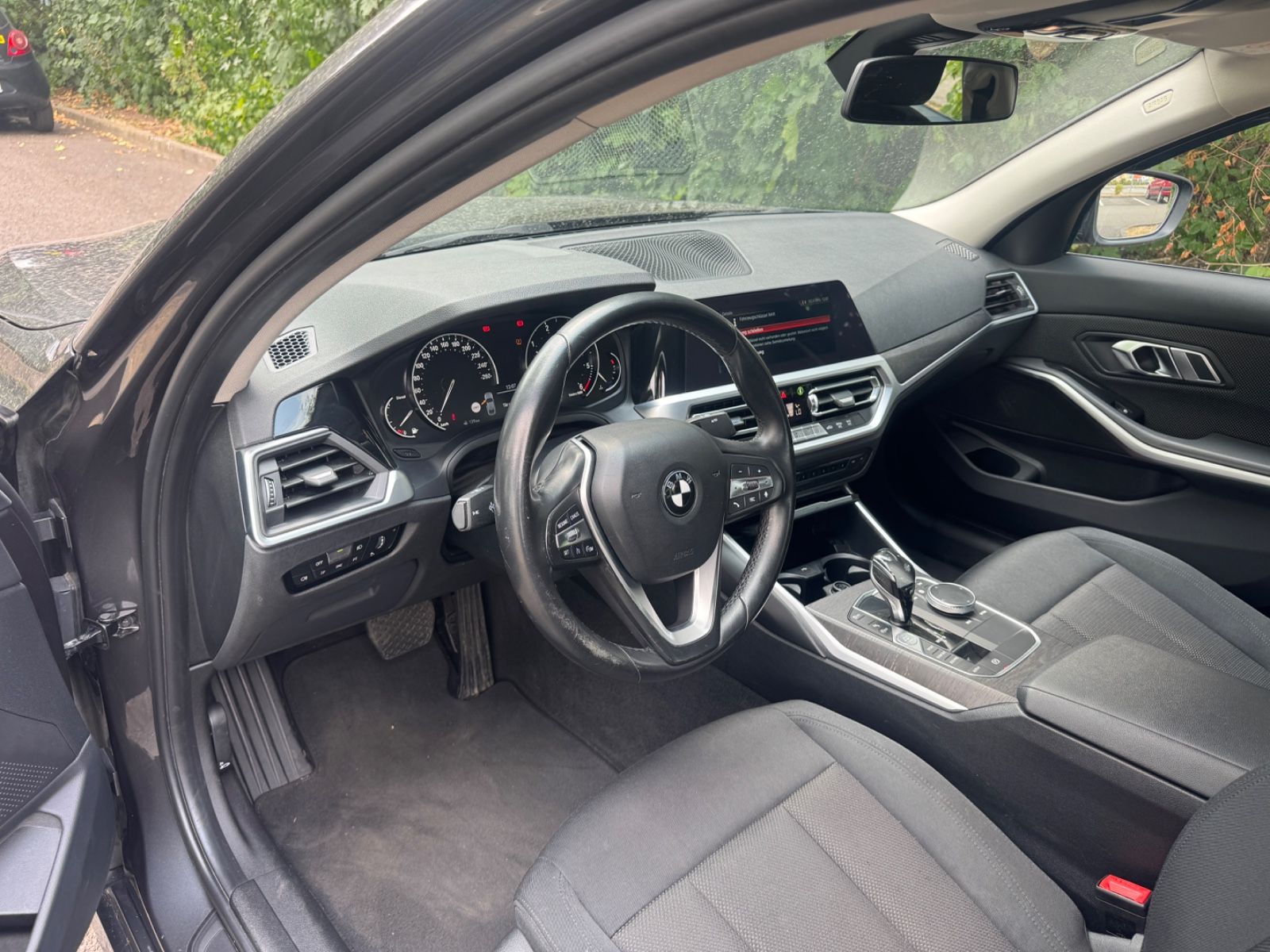 Fahrzeugabbildung BMW 318 3 Limousine 318 d Advantage LED+Navi+Keyless
