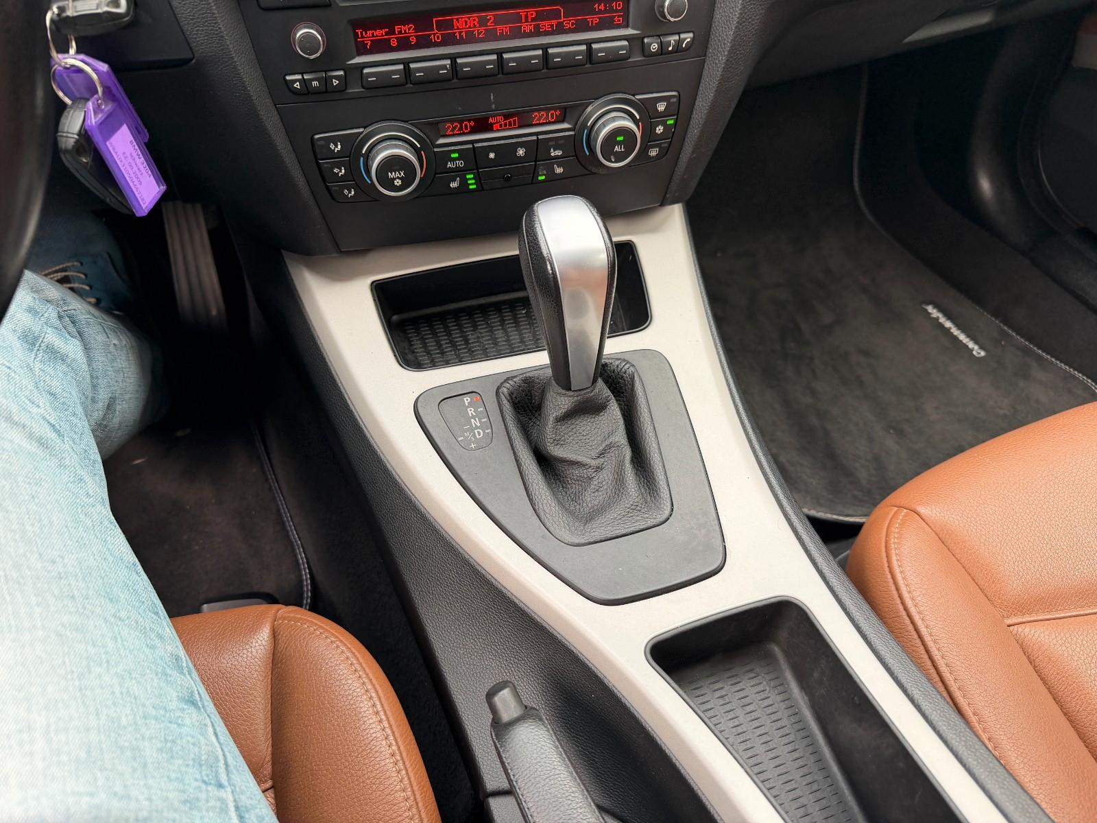 BMW 320 2009 — photo 15