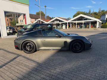 Porsche 992 - 6