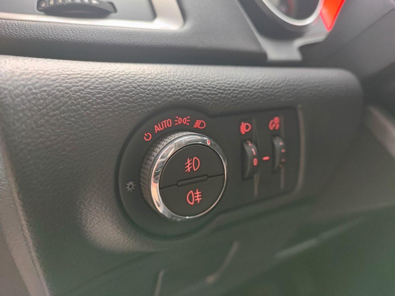 Opel Astra 2011 — photo 10
