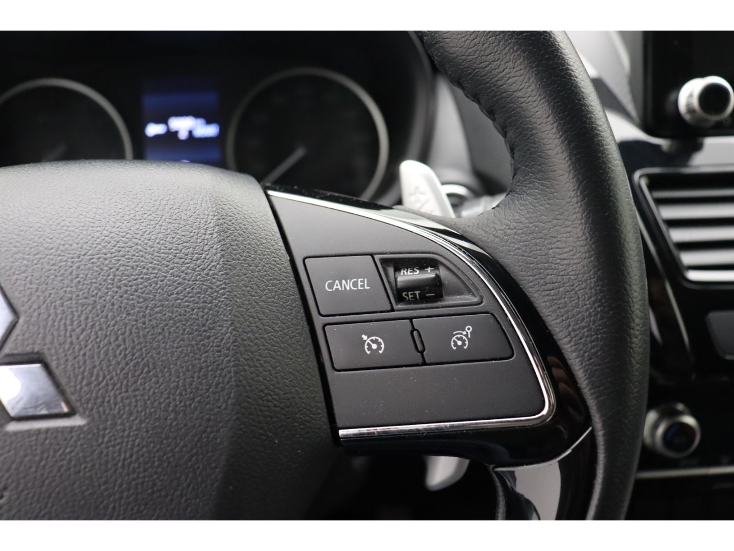 Fahrzeugabbildung Mitsubishi Eclipse Cross Basis Hybrid 4WD SHZ Rückfahrkam
