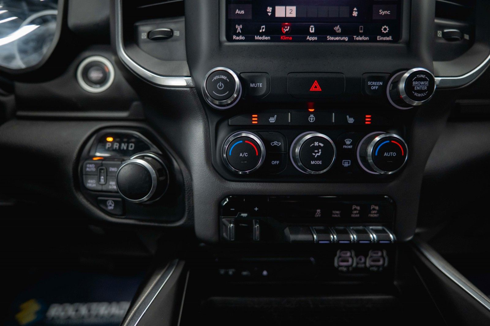 Fahrzeugabbildung Dodge RAM 5.7 V8 HEMI 4x4 OFFROAD Night-Paket *LED*19%