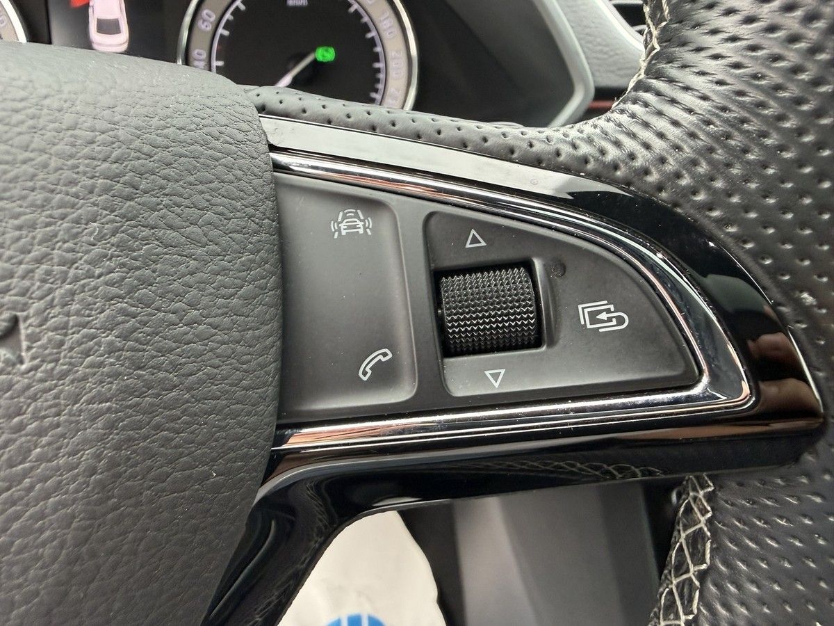 Skoda Superb 2.0 TSI DSG SportLine Standheizung Pano foto 22