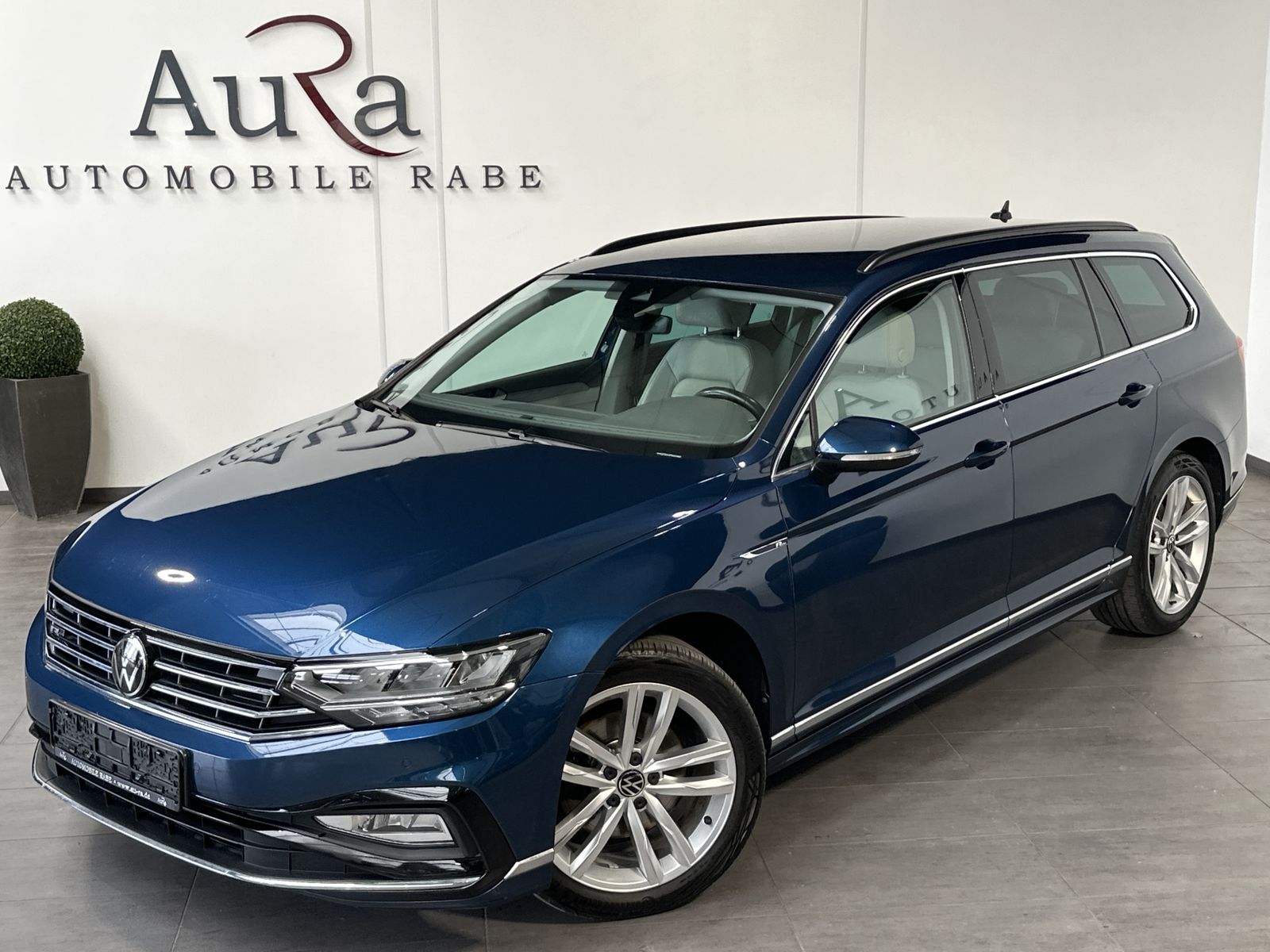 Fahrzeugabbildung Volkswagen Passat Variant 2.0 TDI DSG R-Line NAV+LED+AHK+VC