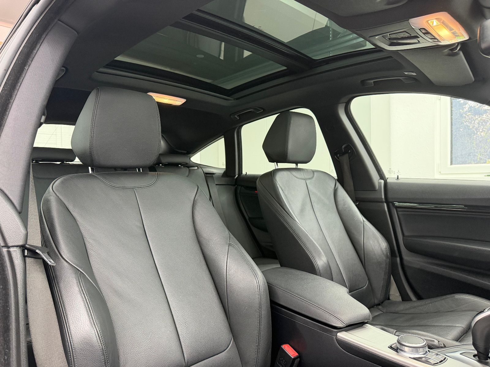 Fahrzeugabbildung BMW 320d xDrive GT M-SPORT/PANO/LEDER/HUD/AHK/AD LED