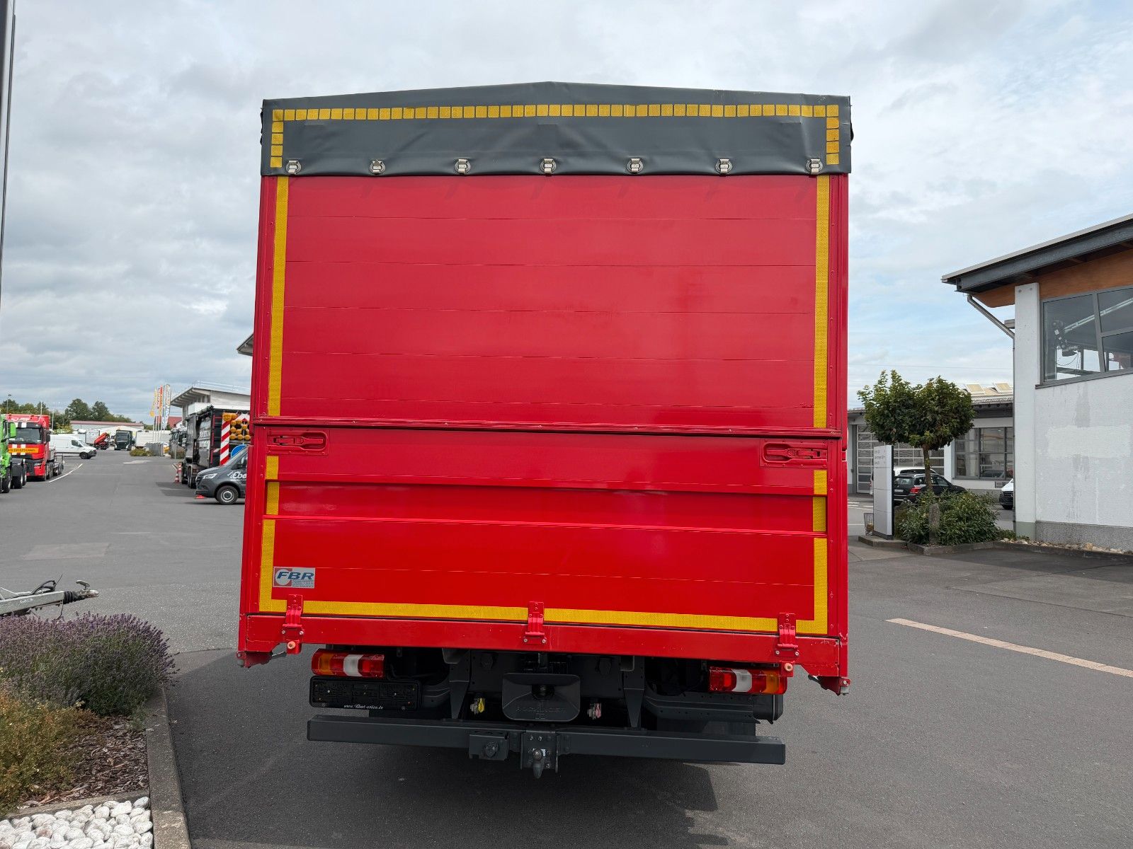 Fahrzeugabbildung Mercedes-Benz Atego 923 L 3 Sitze Standh. Ausbau