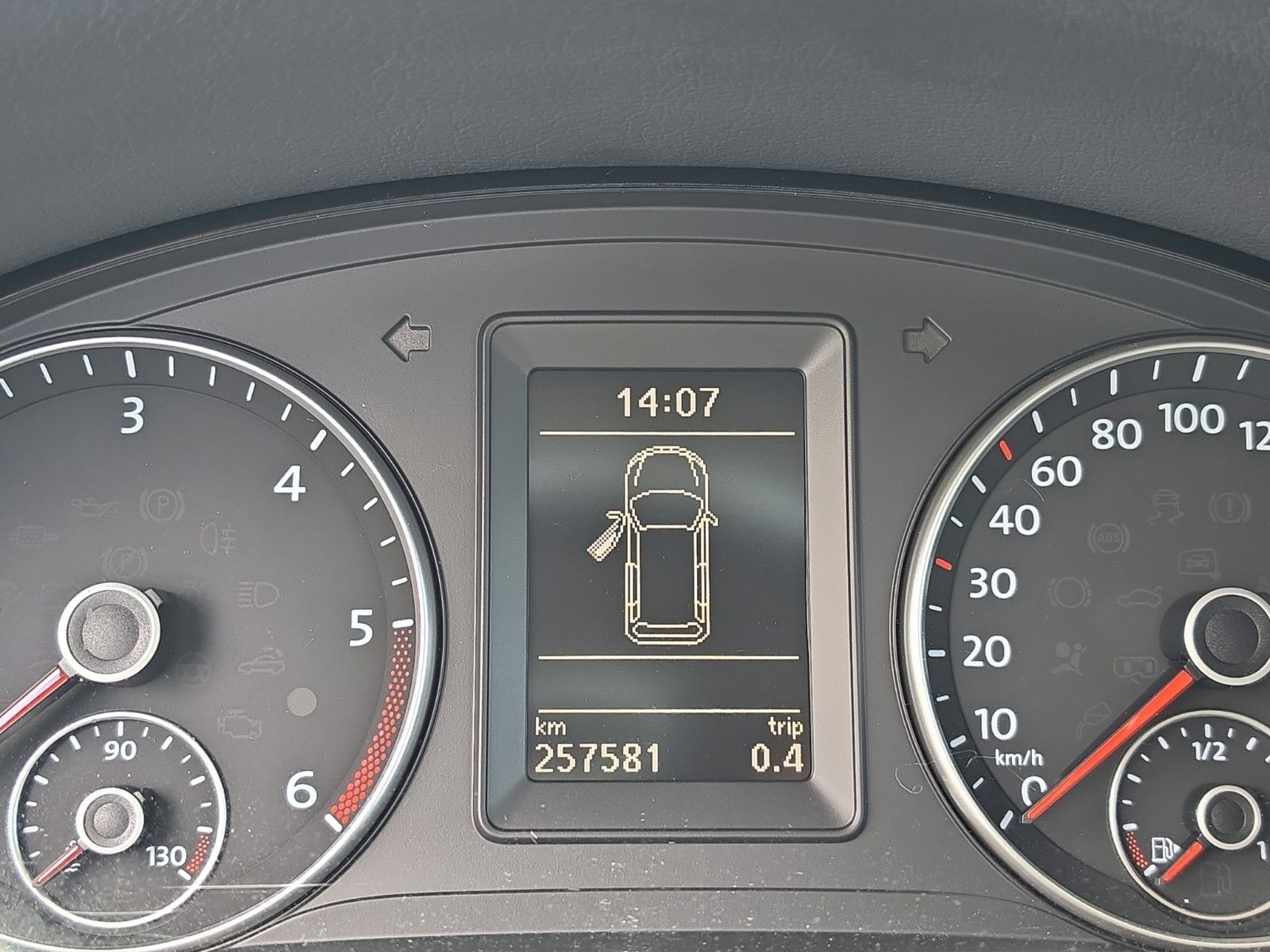 Fahrzeugabbildung Volkswagen Touran Match AUTOMATIK LEDER  PDC SHZ PDC
