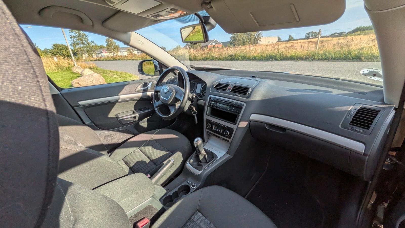 Skoda Octavia 2010 — photo 11
