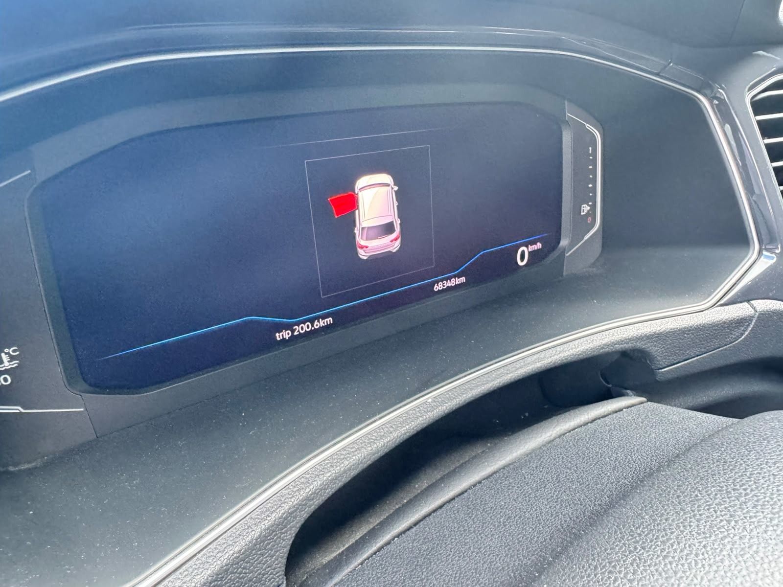 Fahrzeugabbildung Volkswagen T-Roc 20 TDI DSG Sport NAVIGATION SPORT VIRTUAL