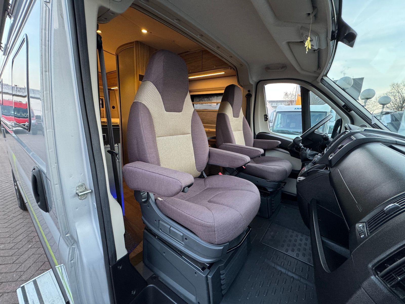 Fahrzeugabbildung HYMER / ERIBA / HYMERCAR YOSEMITE 600 CROSSOVER FIAT SCHLAFDACH LÄNGSBETT