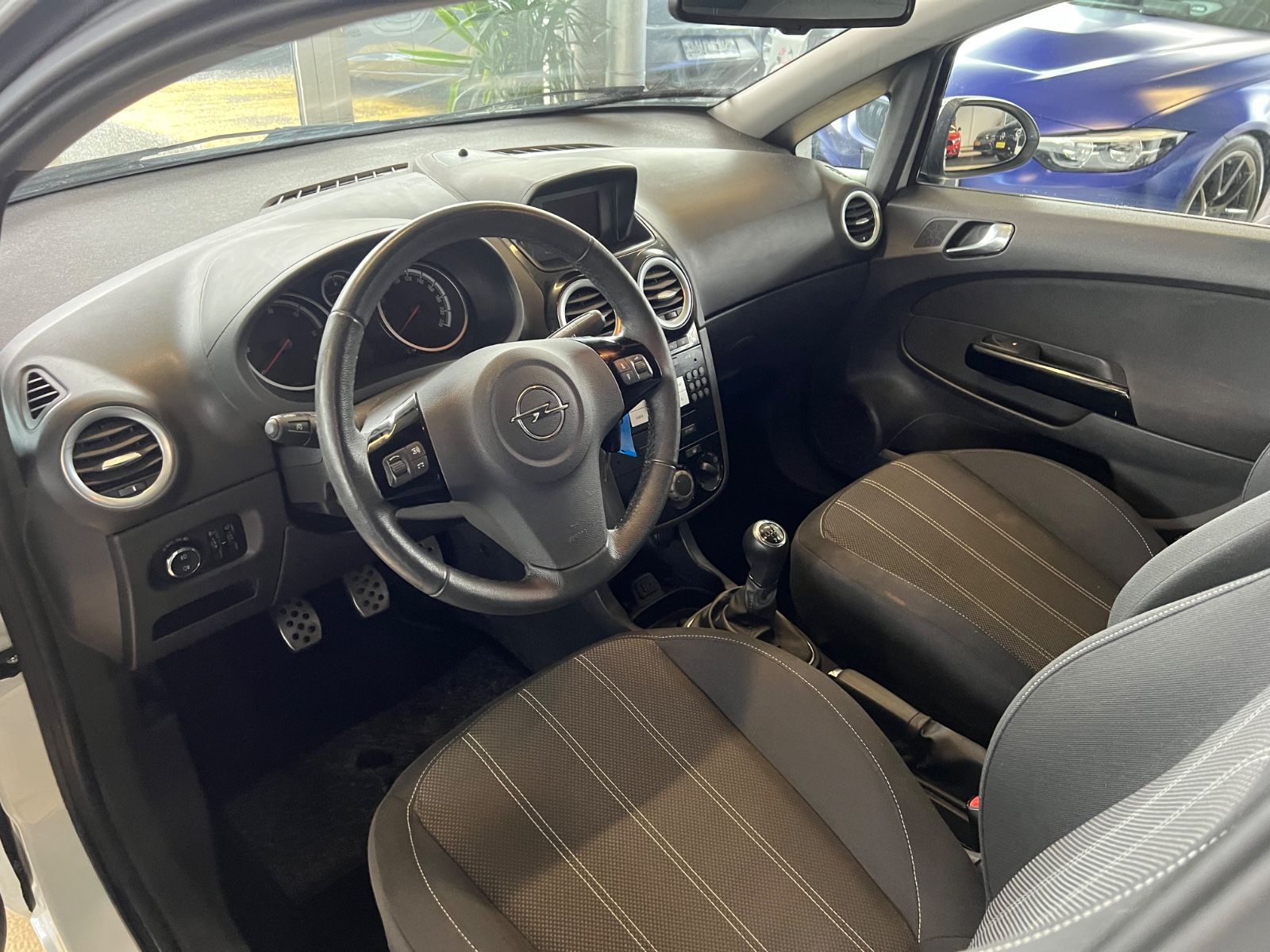 Fahrzeugabbildung Opel Corsa D Color Edition Sport