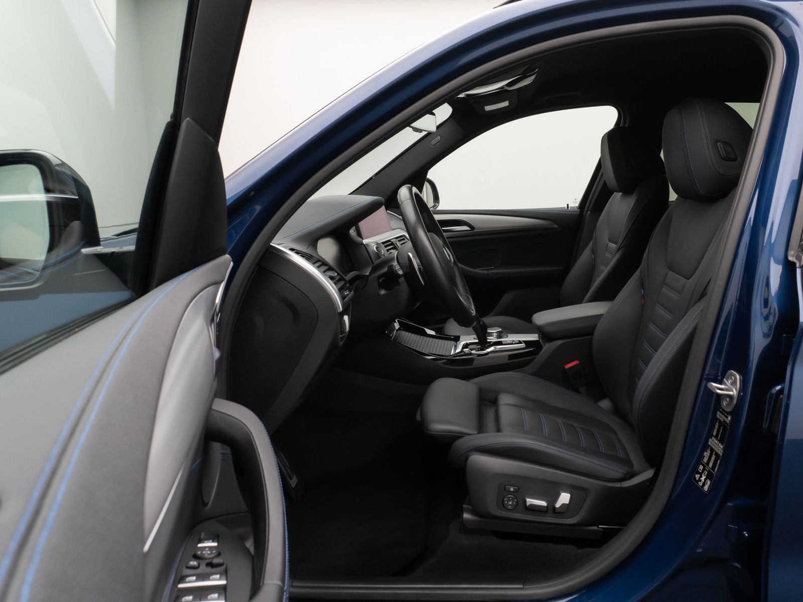 Fahrzeugabbildung BMW X3 xD30d M Sport HUD Kamera DAB Alarm AHK 19Zoll
